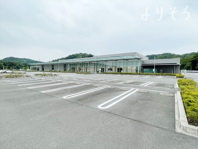 利根沼田広域斎場ぬまた聖苑の駐車場写真です（1枚目）