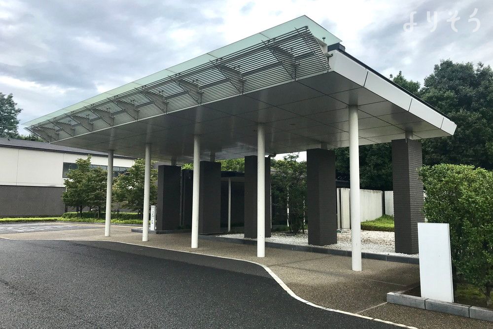 埼葛斎場組合斎場の外観写真です（2枚目）