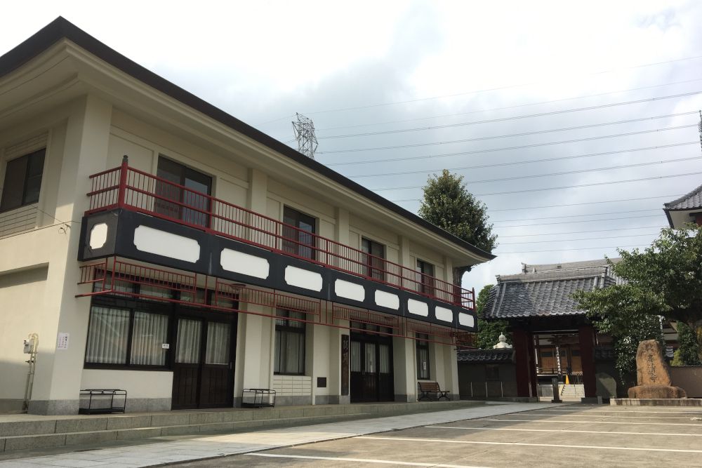 春清寺斎場の外観写真です（2枚目）