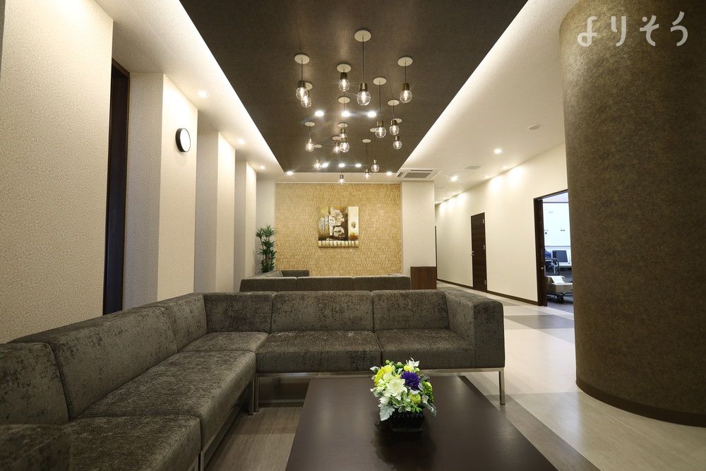 姪浜斎場のエントランス写真です（3枚目）