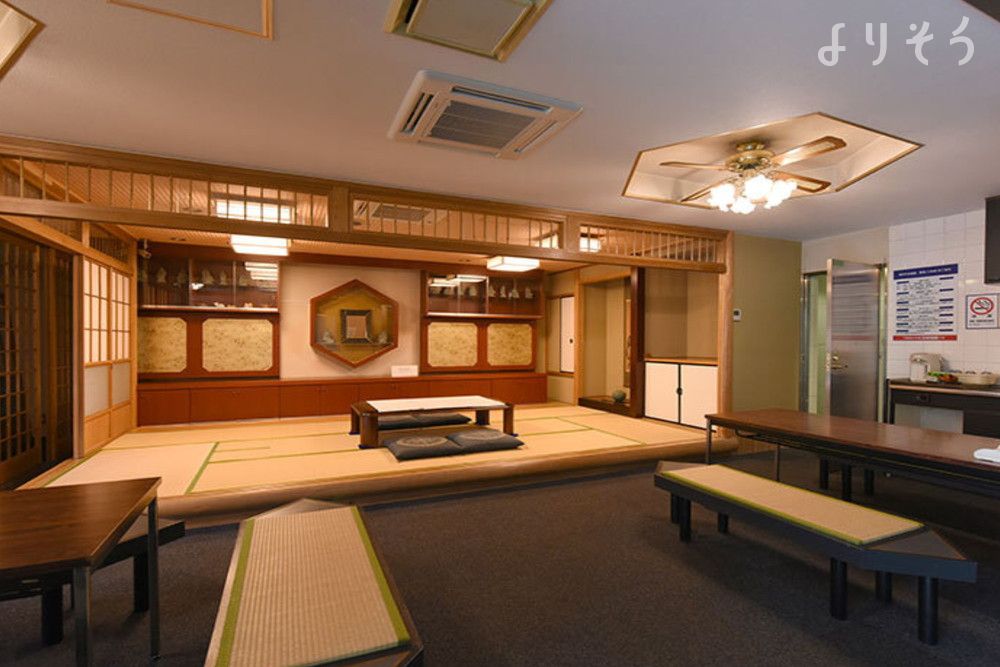 横浜中央霊園 六角堂の内観写真です（2枚目）