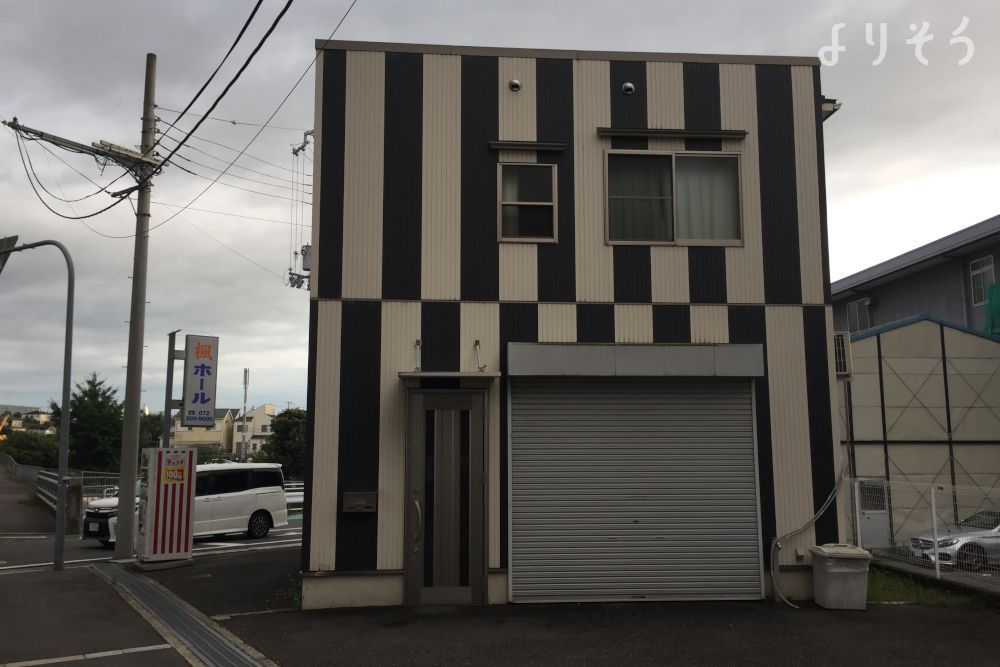 楓ホールの外観写真です（2枚目）
