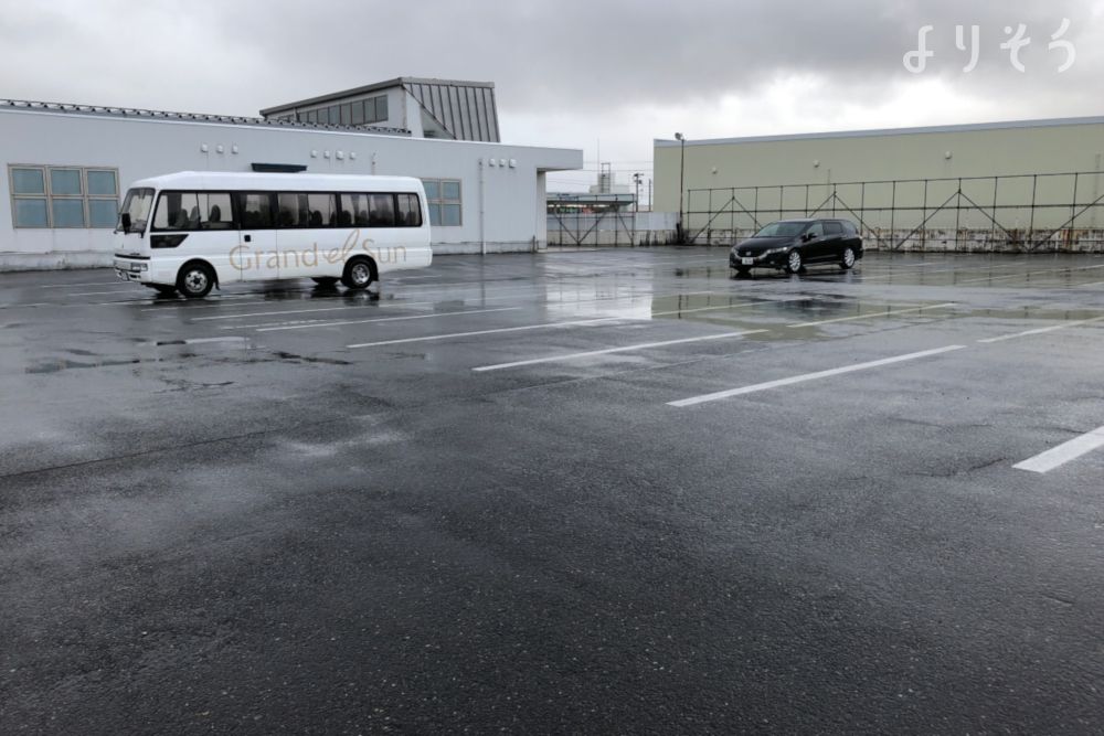 メモリアルプラザ アク・サン余目の駐車場写真です（1枚目）