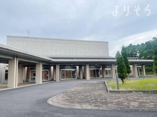 亀山市斎場の外観写真です（3枚目）