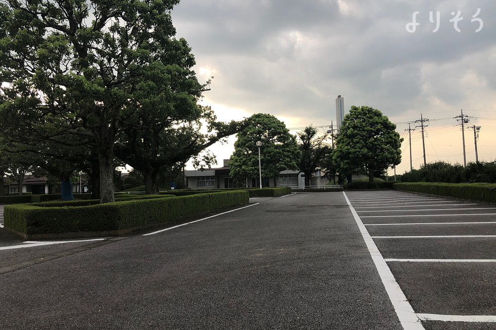 大泉町外二町斎場の駐車場写真です（1枚目）