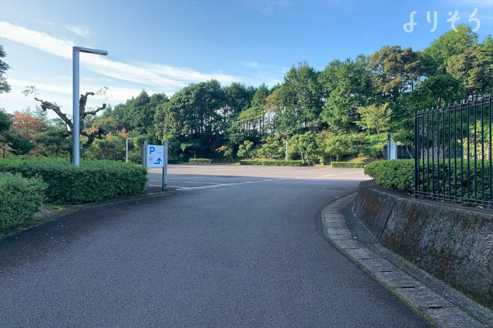 幡多中央斎場の駐車場写真です（1枚目）