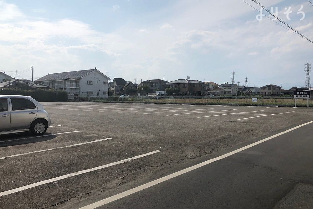 藤岡市偕同苑の駐車場写真です（2枚目）