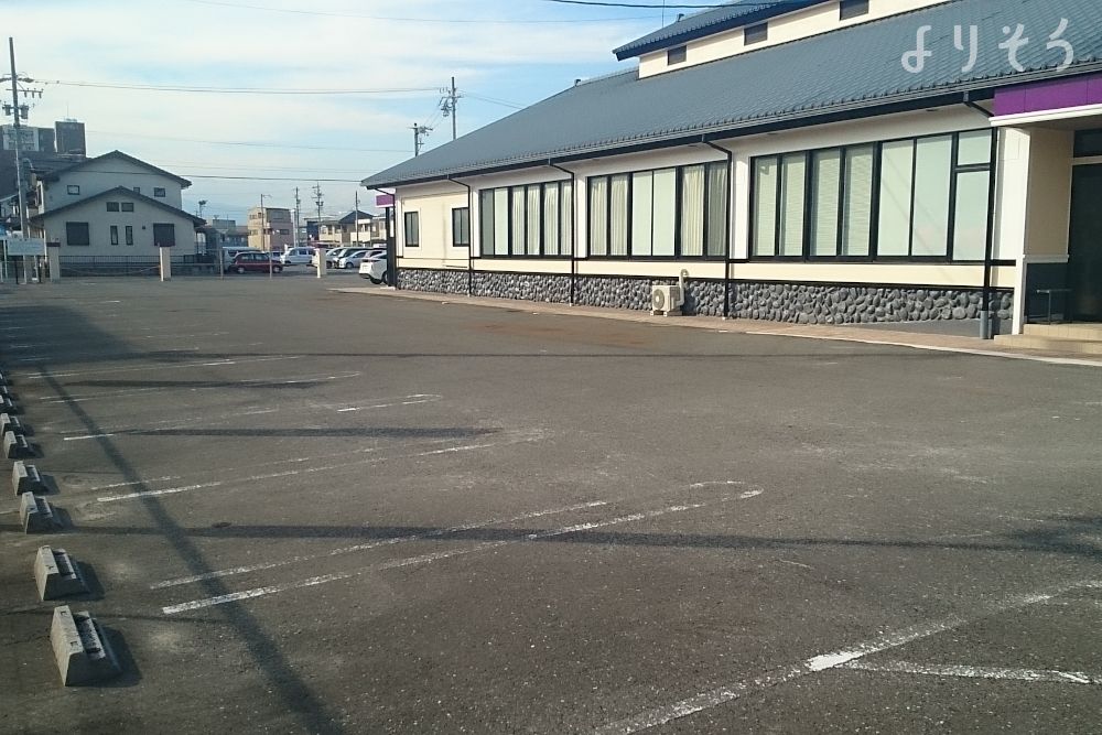 ティア鏡島の駐車場写真です