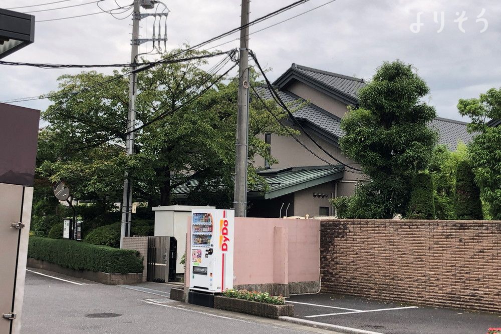 谷塚斎場の駐車場写真です