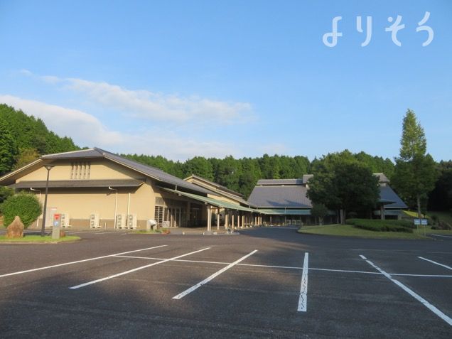 甲賀斎苑の駐車場写真です