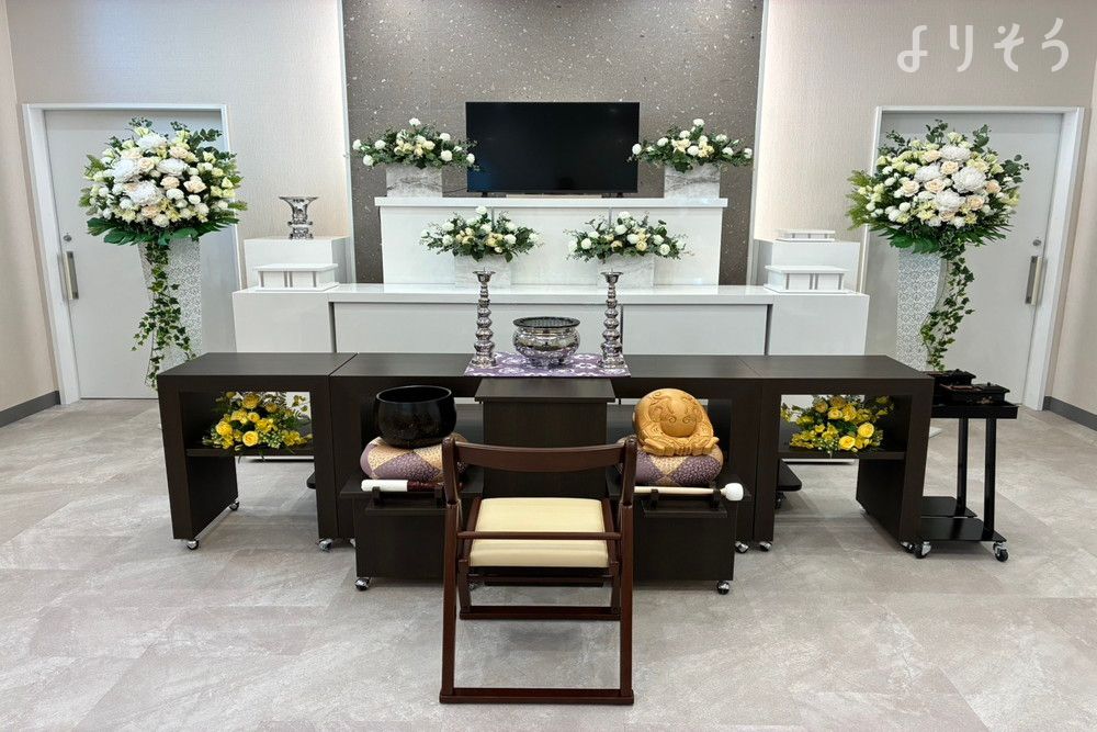 家族葬のディアネス 川沿ホールの祭壇写真です