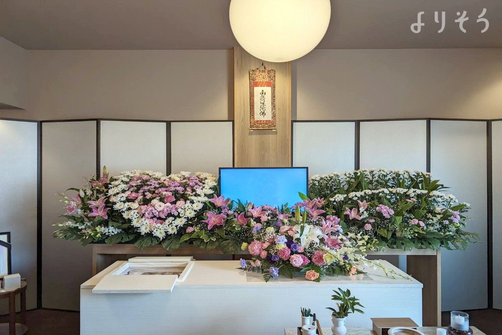 よりそう提携斎場(大阪府東大阪市荒本西1-1-2)の祭壇写真です（2枚目）