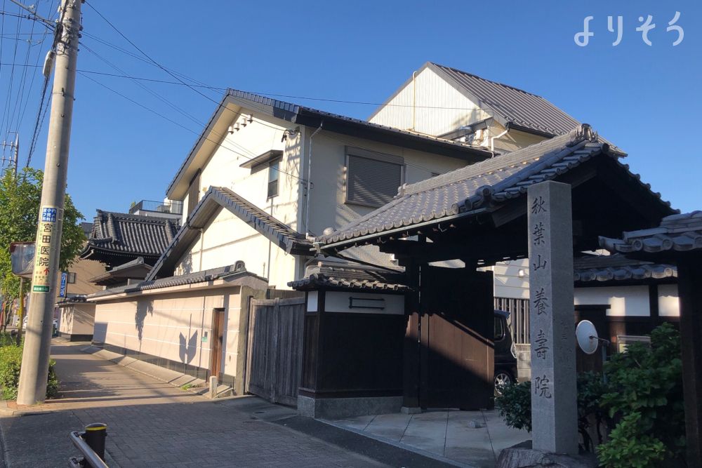 養寿院ホールの外観写真です（2枚目）
