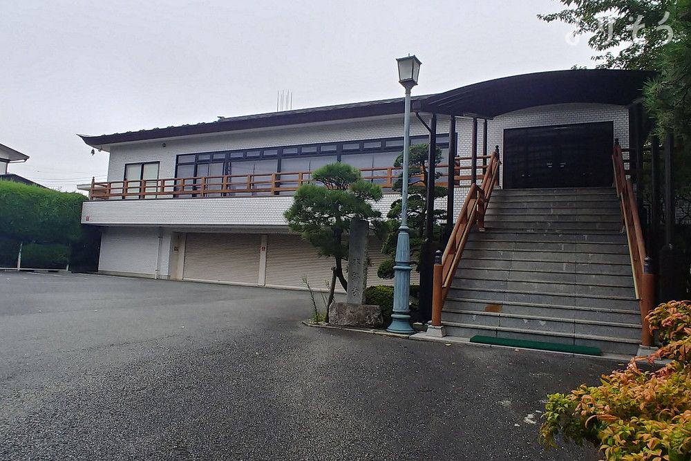 本弘寺 鳳凰殿の外観写真です（2枚目）