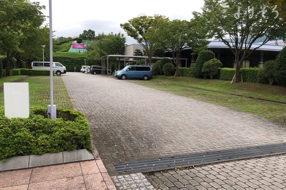 筑慈苑の駐車場写真です（2枚目）