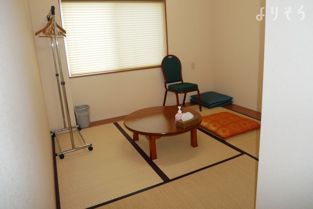 飛鳥会館南斎場の控室写真です