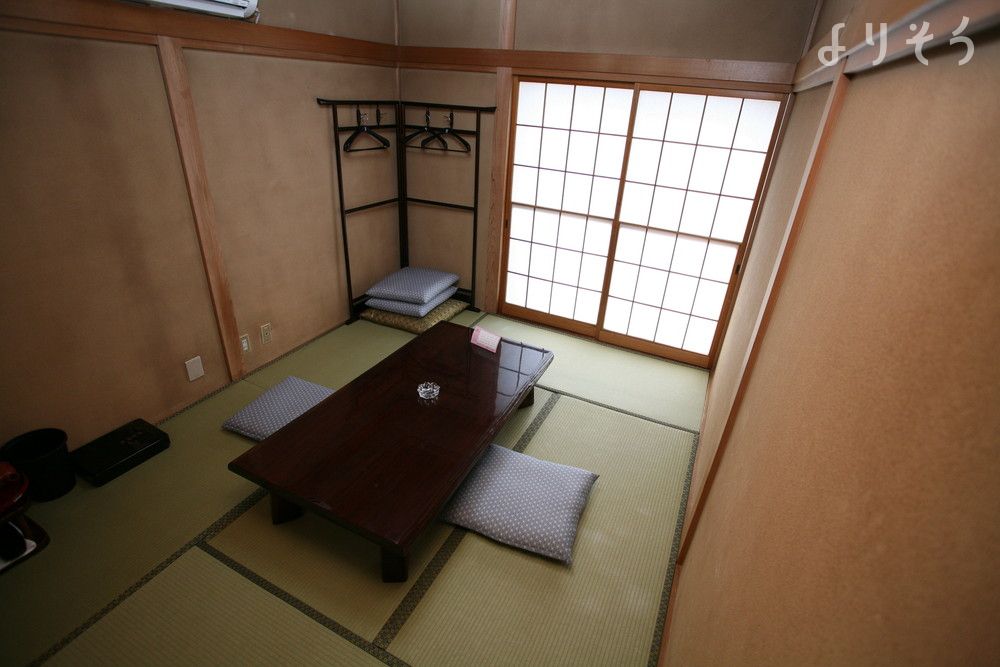 よりそう提携斎場(新潟県燕市秋葉町-3-21-7)の控室写真です