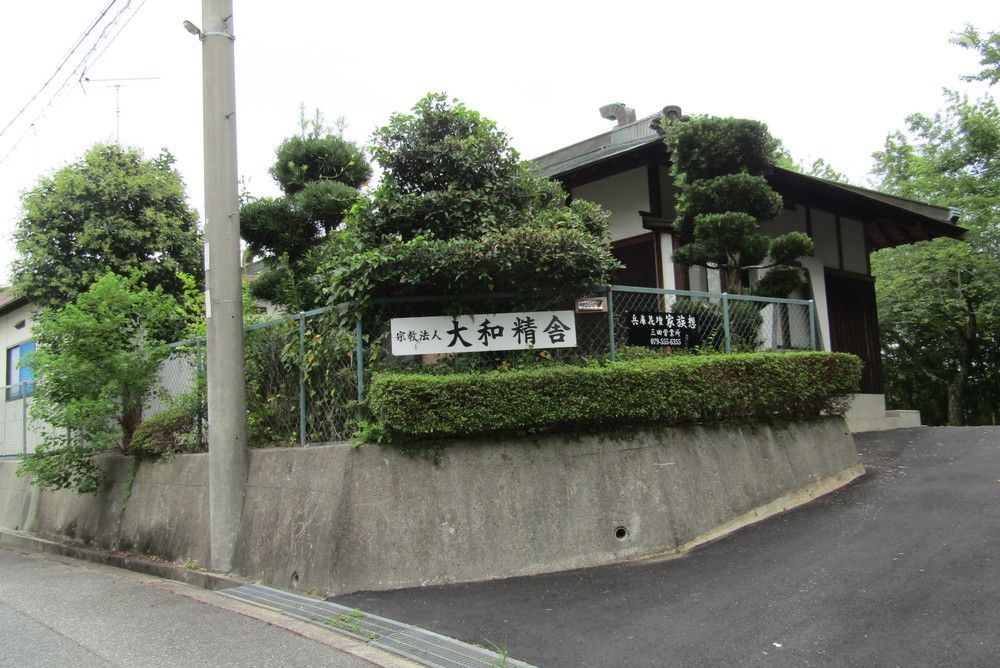 家族葬会館三田の外観写真です（2枚目）