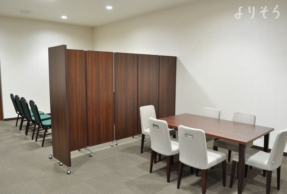 よりそう提携斎場(千葉県千葉市美浜区新港32-1)の面会・安置室写真です