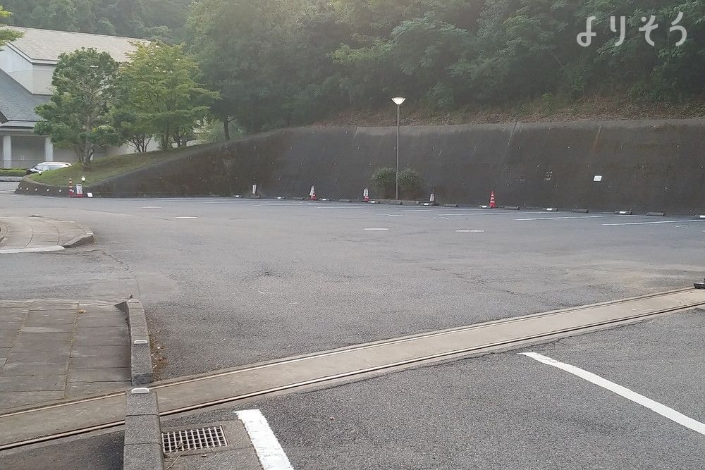 長南聖苑の駐車場写真です