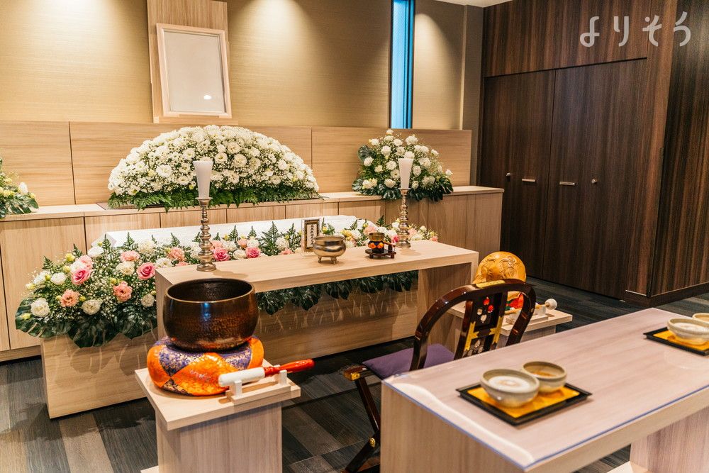よりそう提携斎場(大阪府大阪市淀川区西中島2-6-15)の祭壇写真です