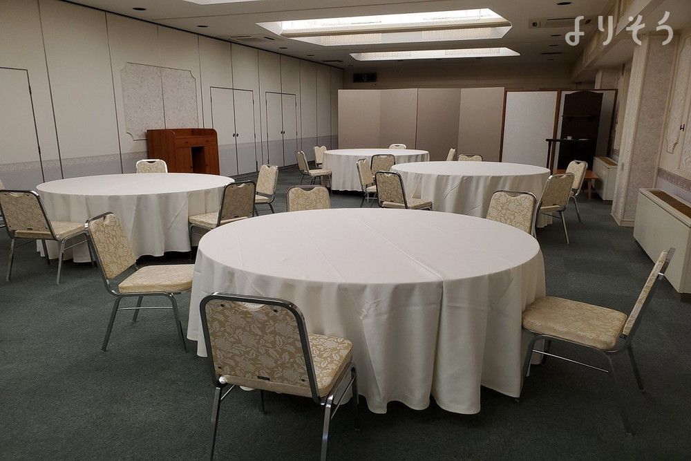 見附市市野坪町ホールのお清め所（会食室）写真です