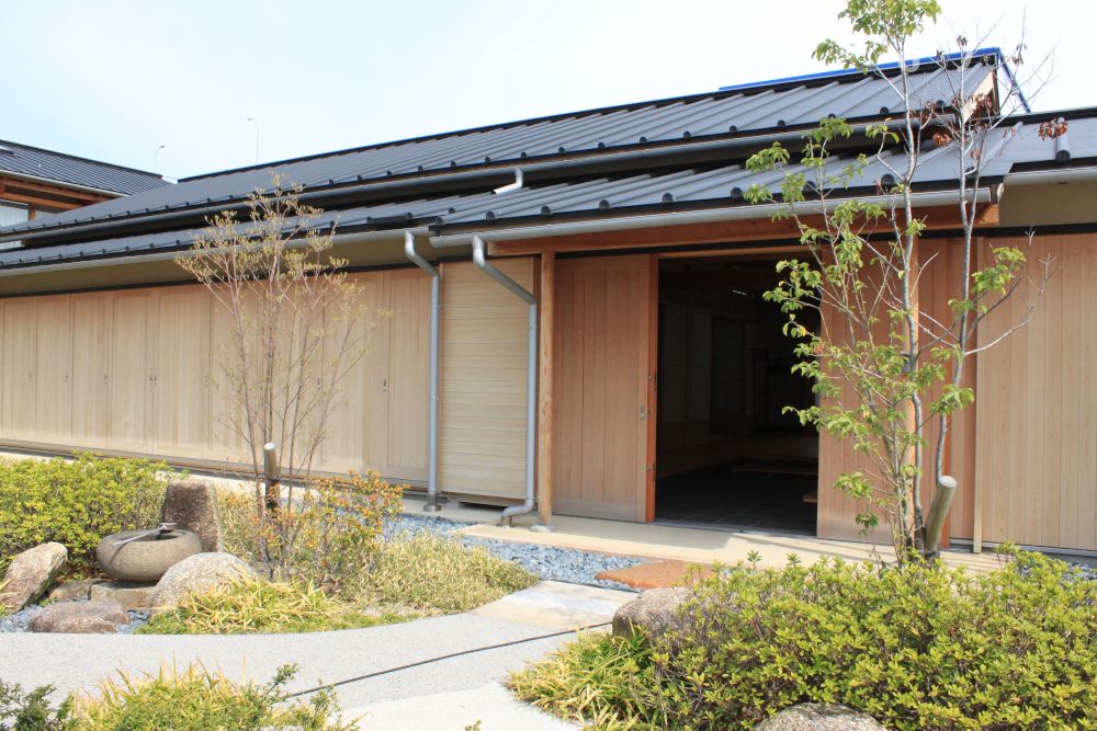 秀葉院 慈照堂ホールの外観写真です（2枚目）