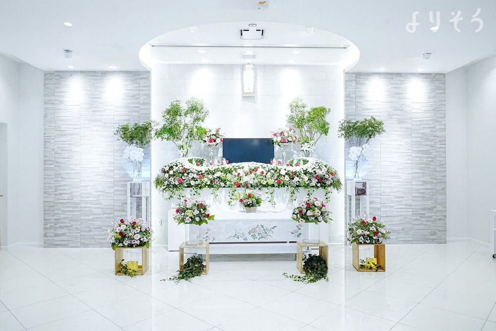 よりそう提携斎場(大阪府茨木市南春日丘2-9-14)のホール写真です（2枚目）