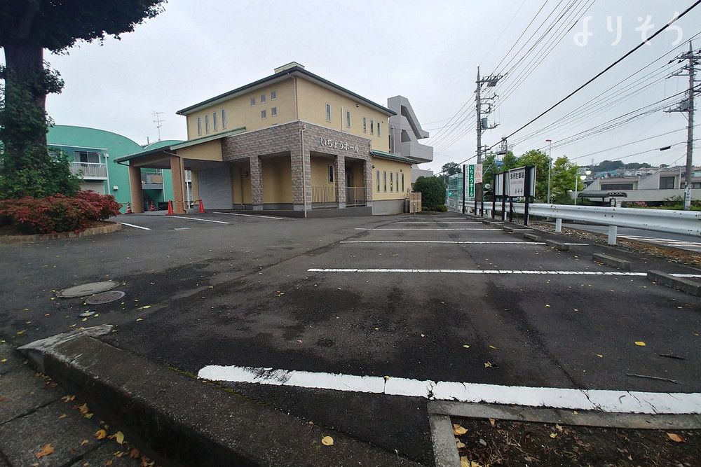 いちょうホールの駐車場写真です