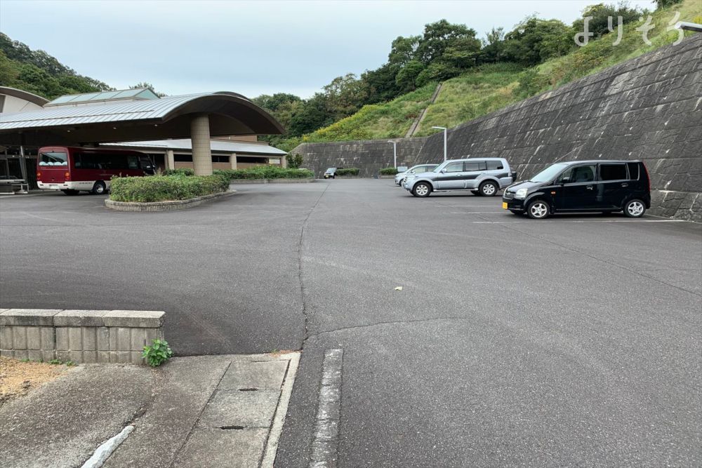 さぬき市斎場の駐車場写真です