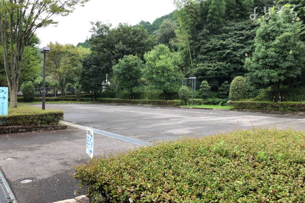関市総合斎苑わかくさの駐車場写真です（1枚目）