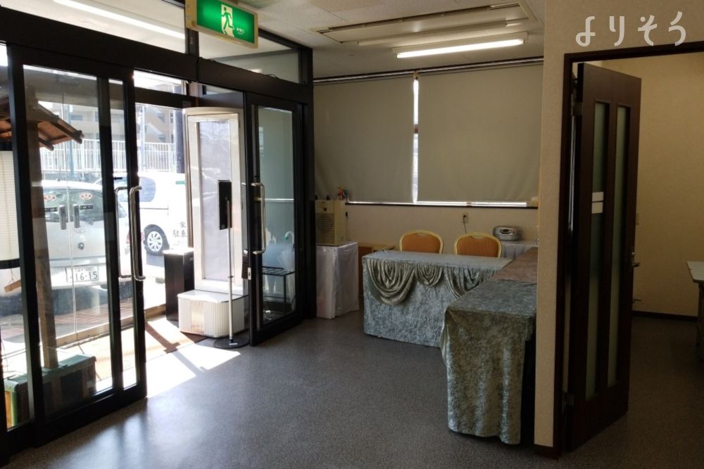 よりそう提携斎場(福岡県小郡市大保1297-46)のエントランス写真です（2枚目）