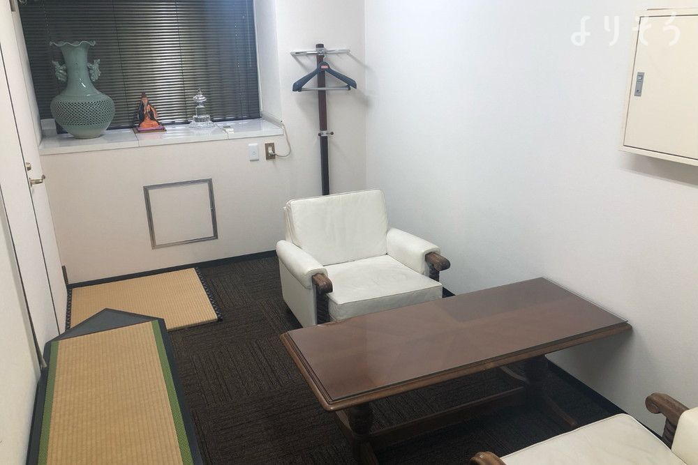 横浜中央霊園 六角堂の控室の画像