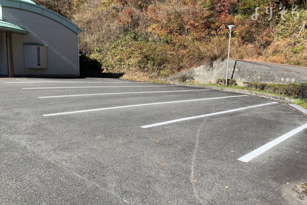 東城斎場平安の森の駐車場写真です（2枚目）