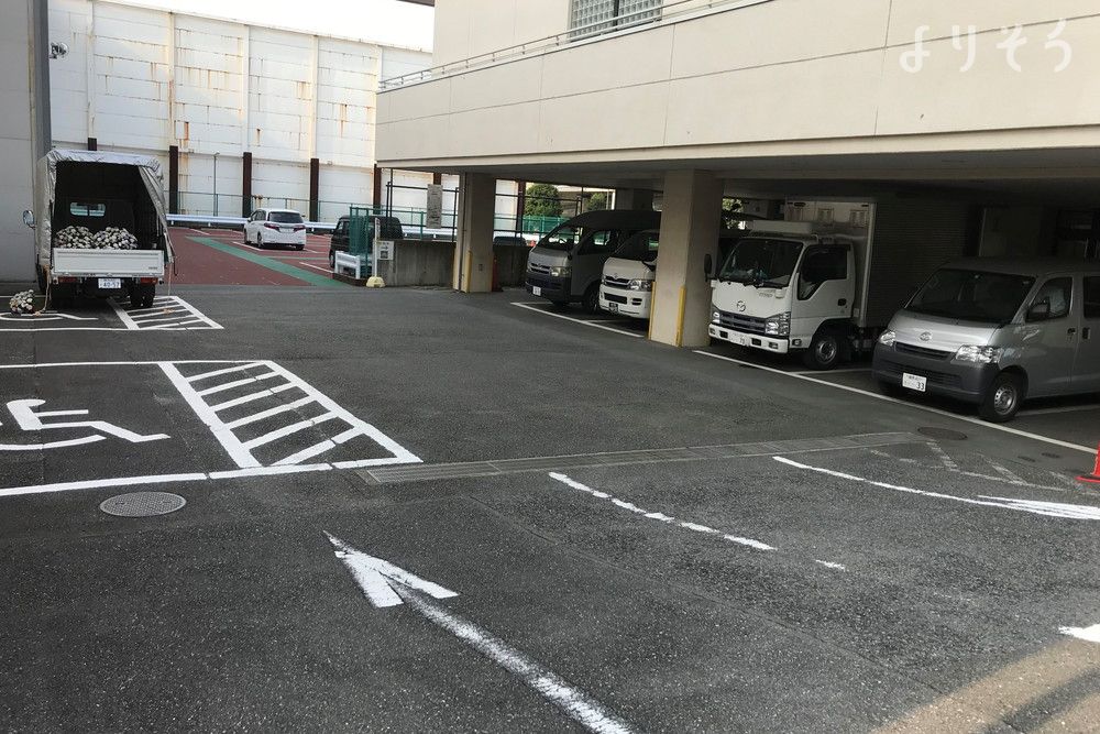 なぎさ会館の駐車場写真です