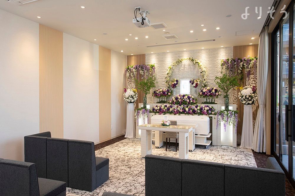 自由な家族葬 千の風 羽村市役所前ホールのホール写真です（2枚目）