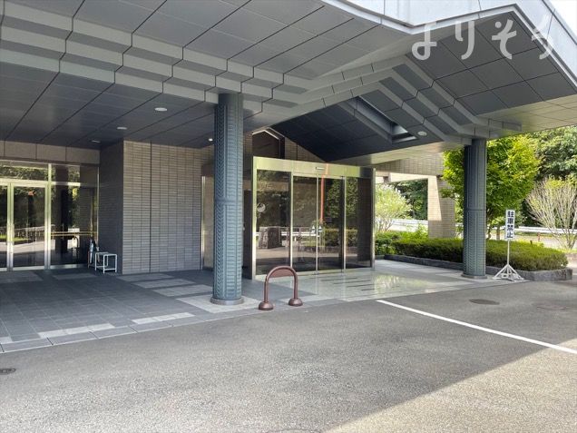 吾妻郡東部火葬場・なかのじょう聖苑のエントランス写真です（2枚目）