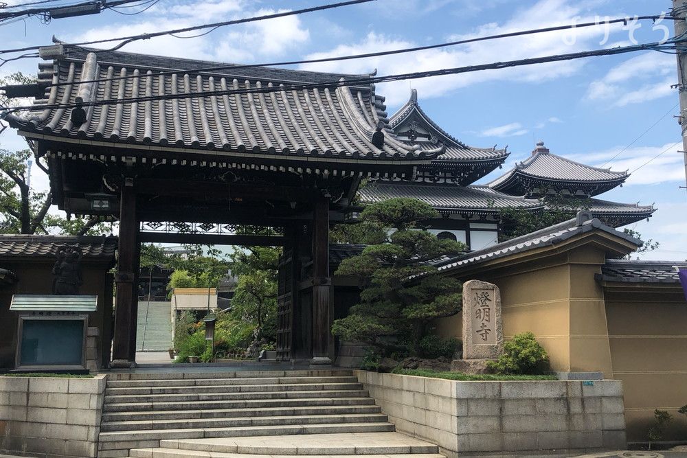 燈明寺 明聖会館の外観写真です（2枚目）