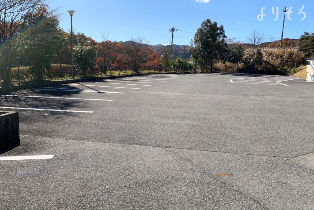 東城斎場平安の森の駐車場写真です（1枚目）