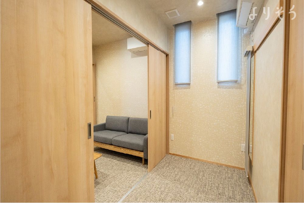 自由な家族葬 千の風 門真東ホールの親族控室写真です（2枚目）