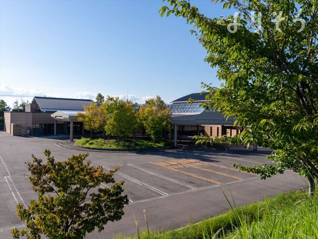 高岡斎場の駐車場写真です（1枚目）