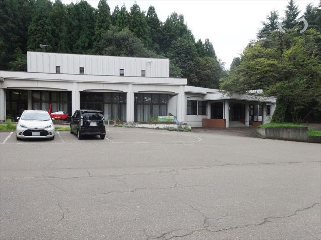 経塚斎場の駐車場写真です（1枚目）