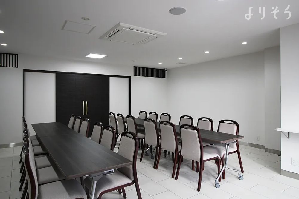 よりそう提携斎場(神奈川県鎌倉市山ノ内510)のお清め所（会食室）写真です