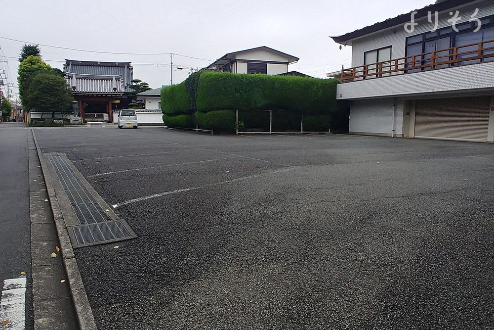 本弘寺 鳳凰殿の駐車場写真です