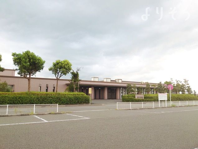 神戸町斎苑 やすらぎ苑の駐車場写真です（2枚目）