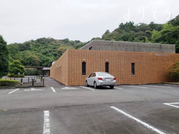 中遠聖苑の駐車場写真です