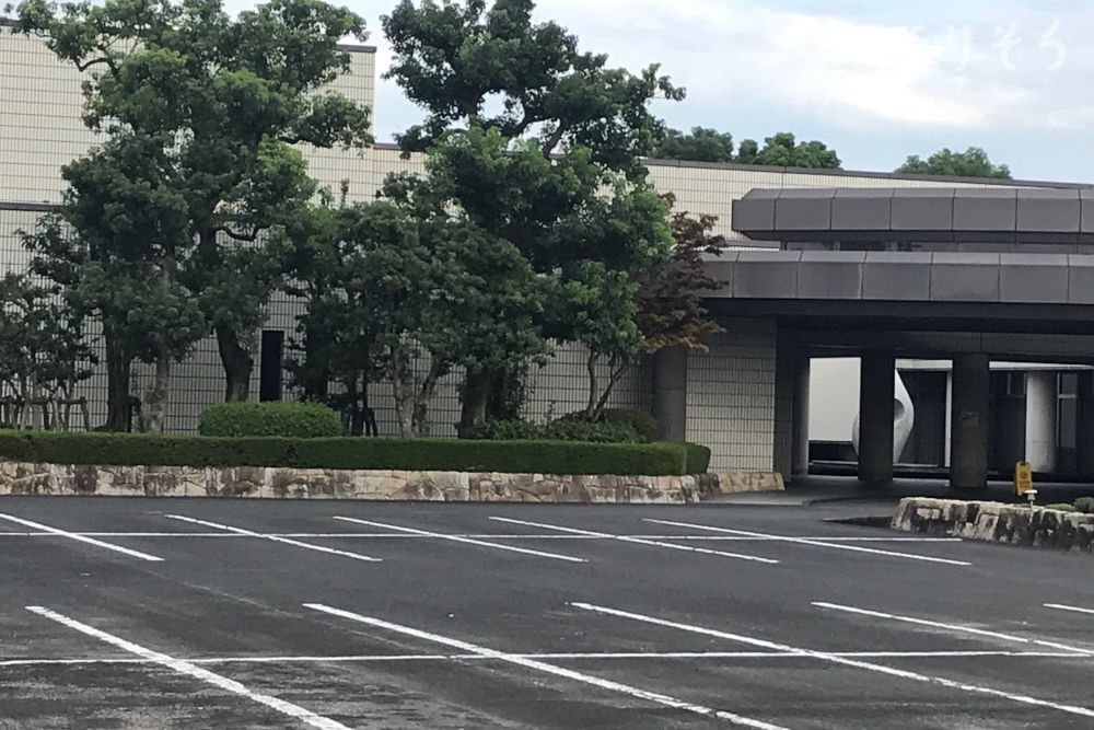 鈴鹿市斎苑の外観写真です（2枚目）