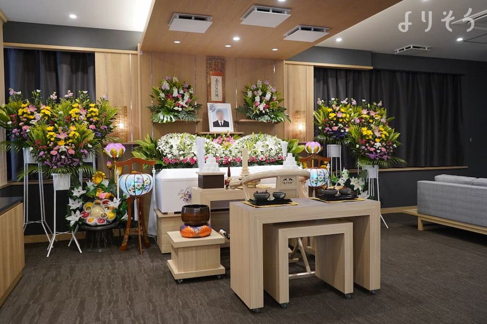 セレモの家族葬 四日市とみだ店のホール写真です（1枚目）