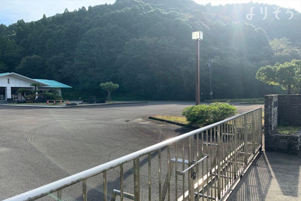 宿毛市斎場の駐車場写真です